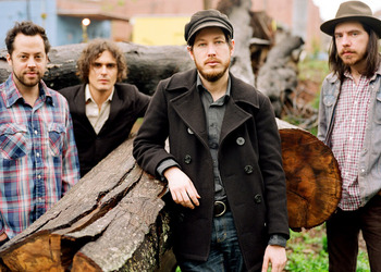 4736